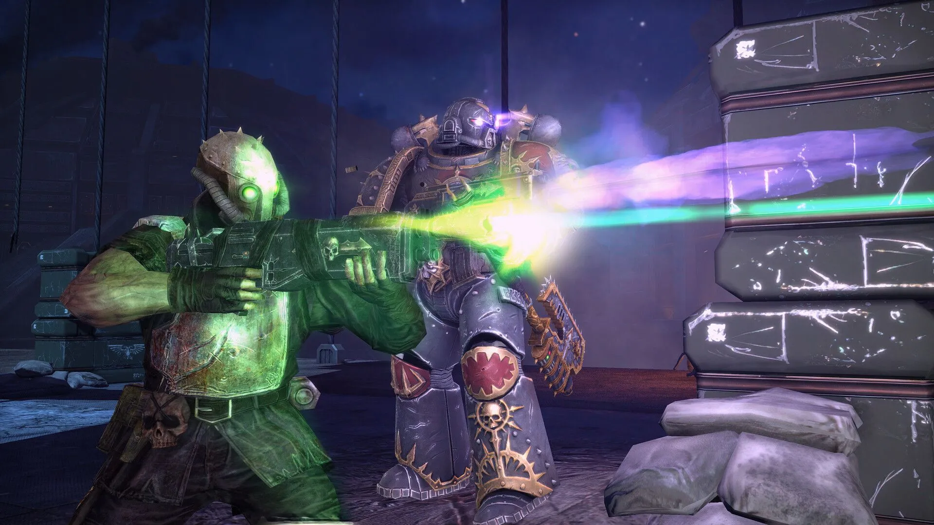 Ảnh chụp màn hình gameplay của Space Marine - Master Crafted Edition, với cảnh Space Marine Titus giao chiến ác liệt với lũ Ork