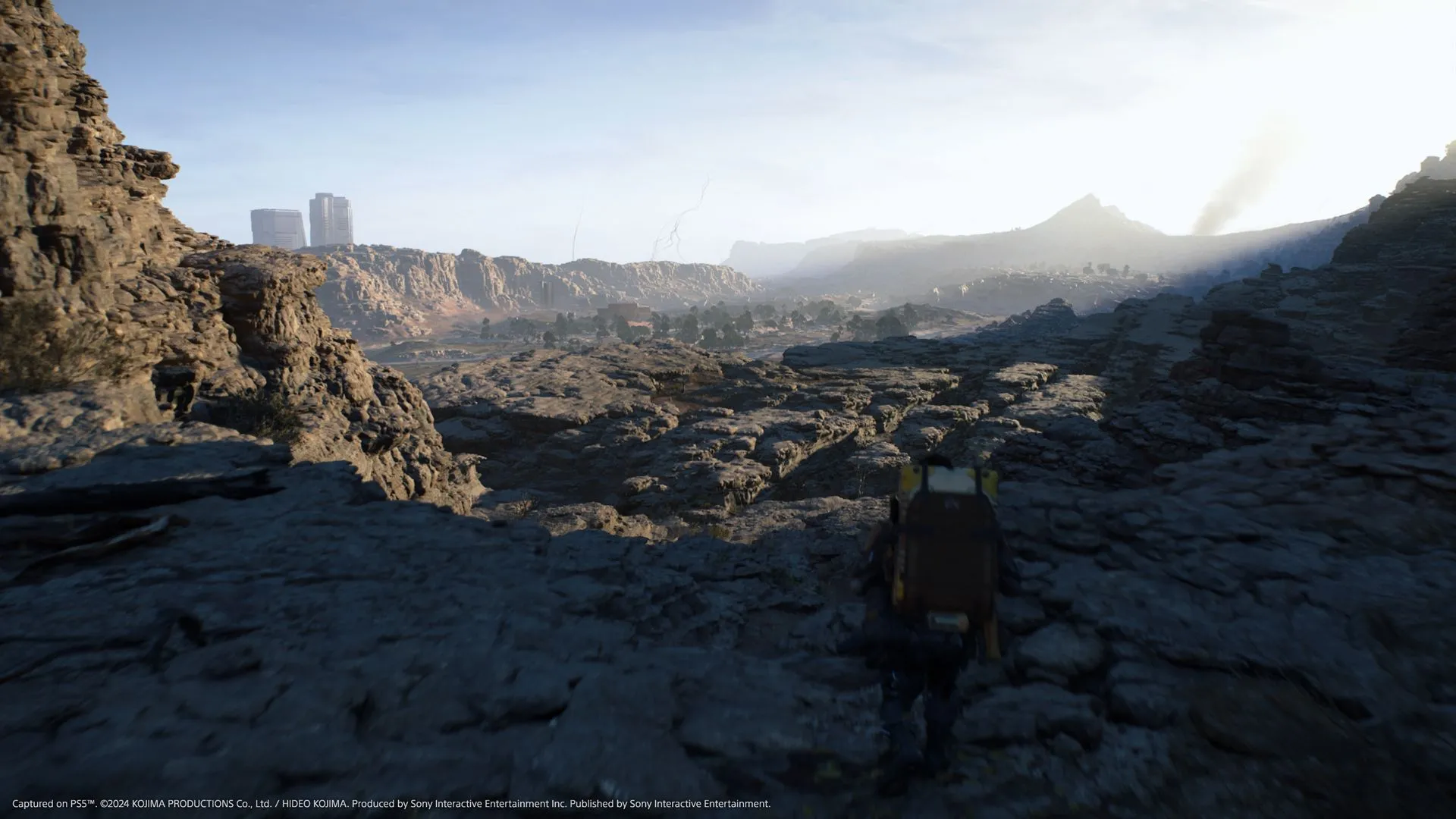 Cận cảnh nhân vật Fragile trong Death Stranding 2.