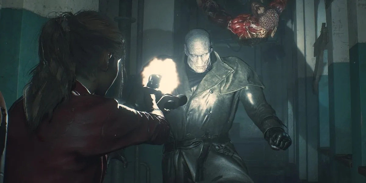 Claire đối mặt với Mr. X cùng bầy zombie trong Resident Evil 2 Remake
