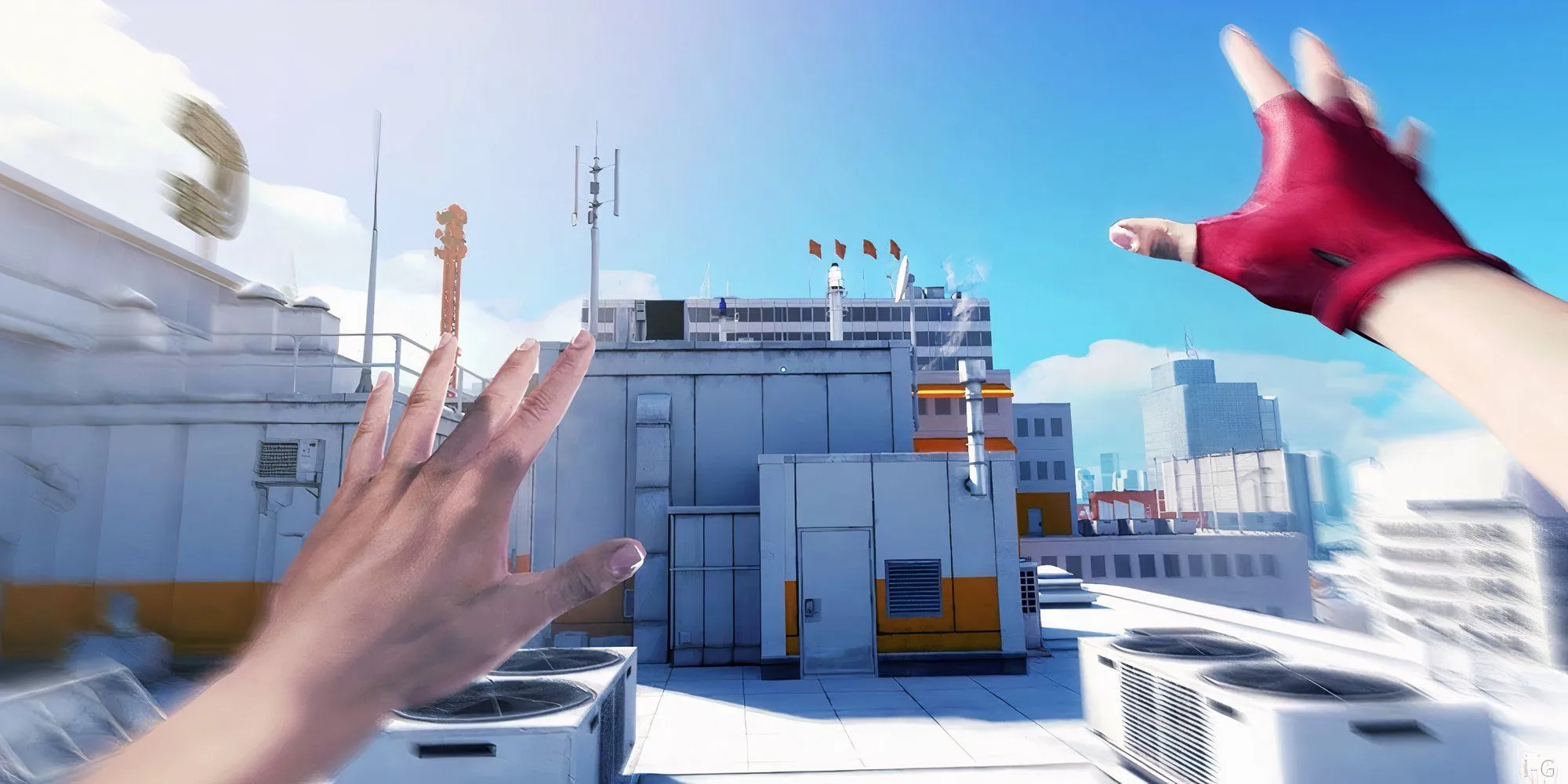 Faith từ Mirror's Edge đang chạy trên mái nhà, với thành phố phản chiếu ánh nắng rực rỡ phía sau