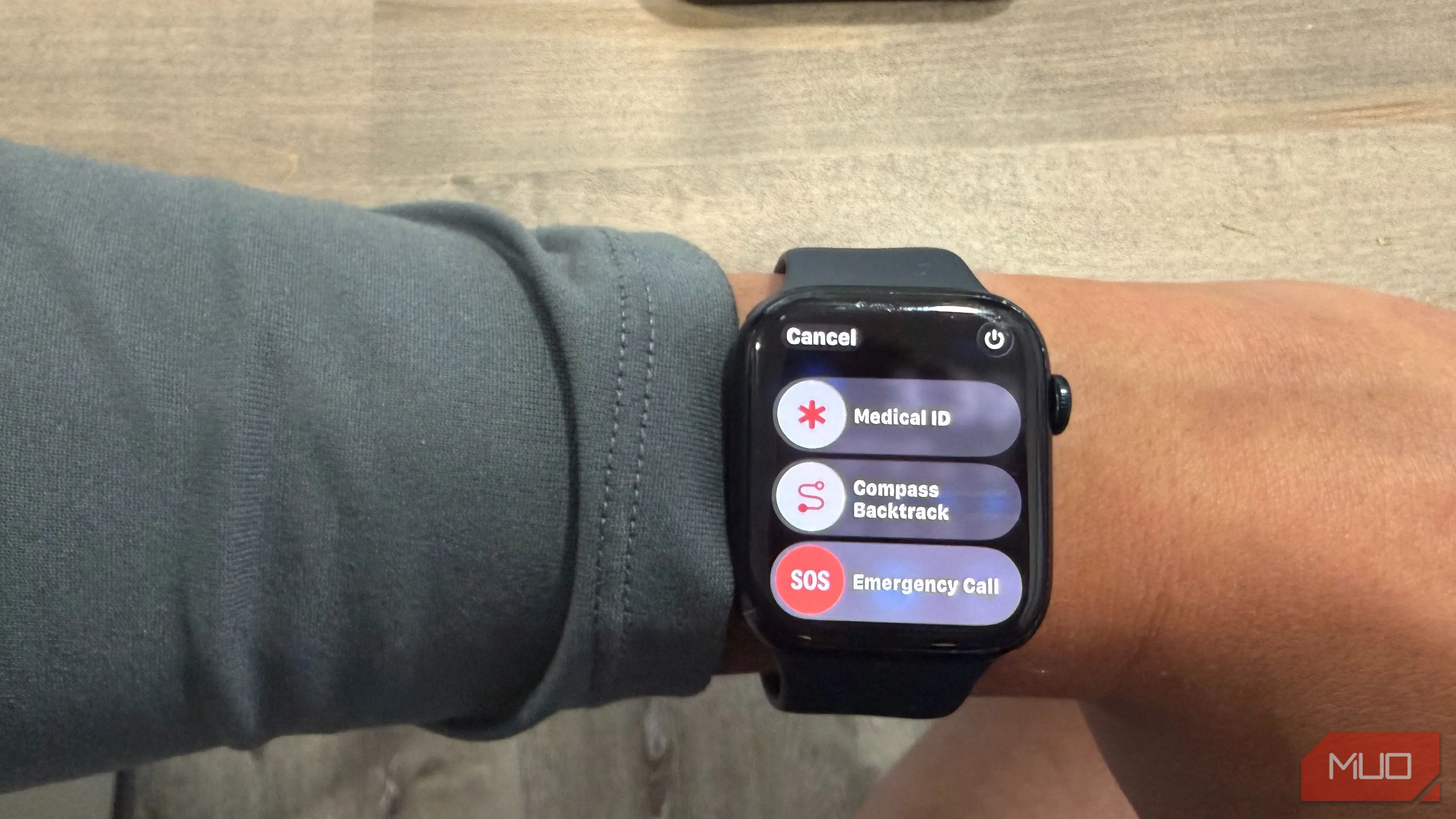 Giao diện cuộc gọi Emergency SOS trên Apple Watch khi cần gọi cứu hộ khẩn cấp