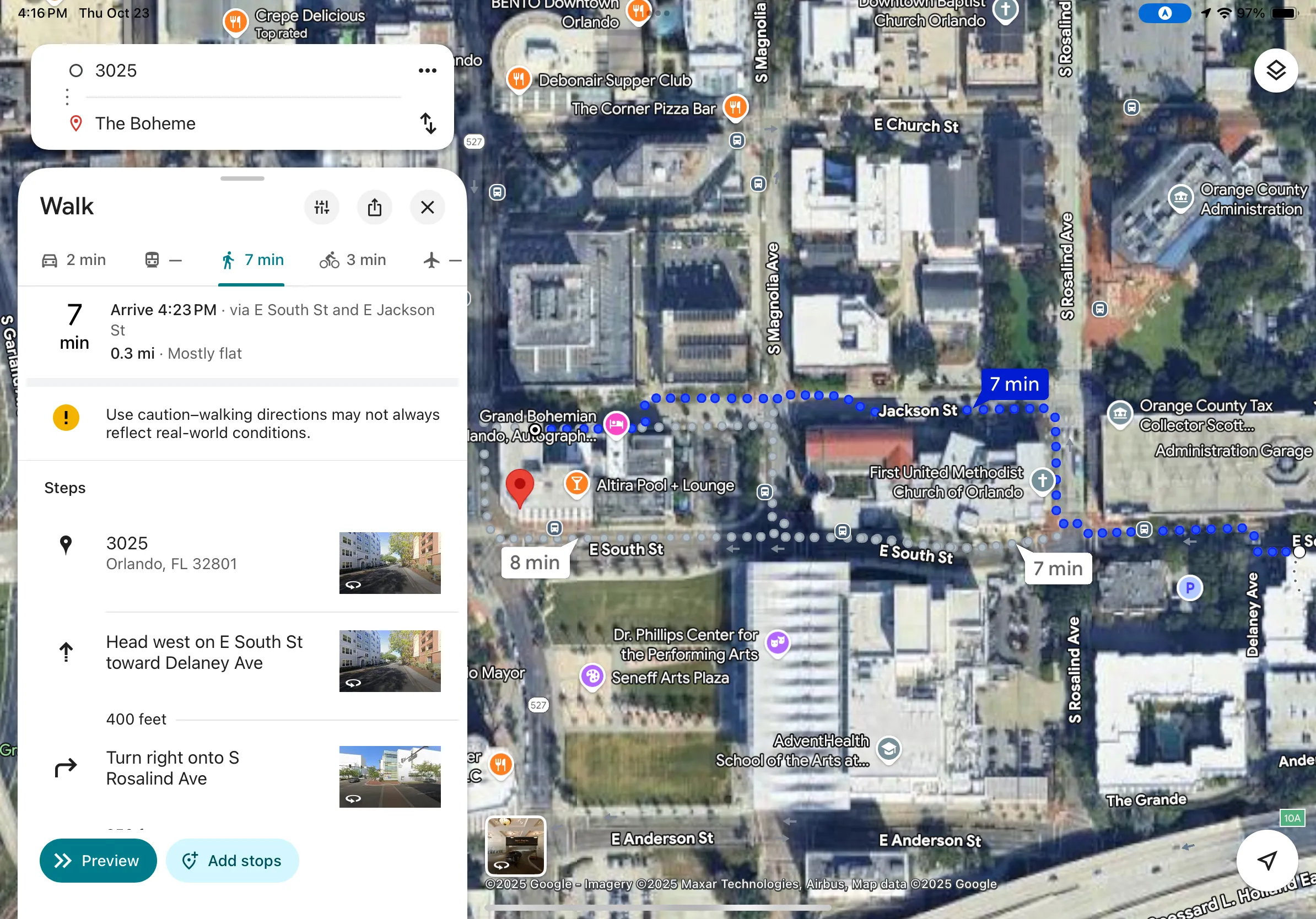 Giao diện Google Maps hiển thị chỉ dẫn đi bộ trên iPad, tiện lợi cho người khám phá thành phố