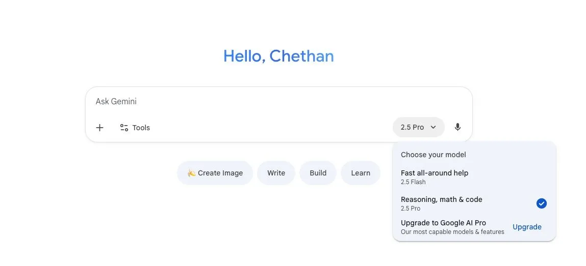 Giao diện web Gemini với công cụ chuyển model bên cạnh thanh nhập, hiển thị dropdown mô hình AI