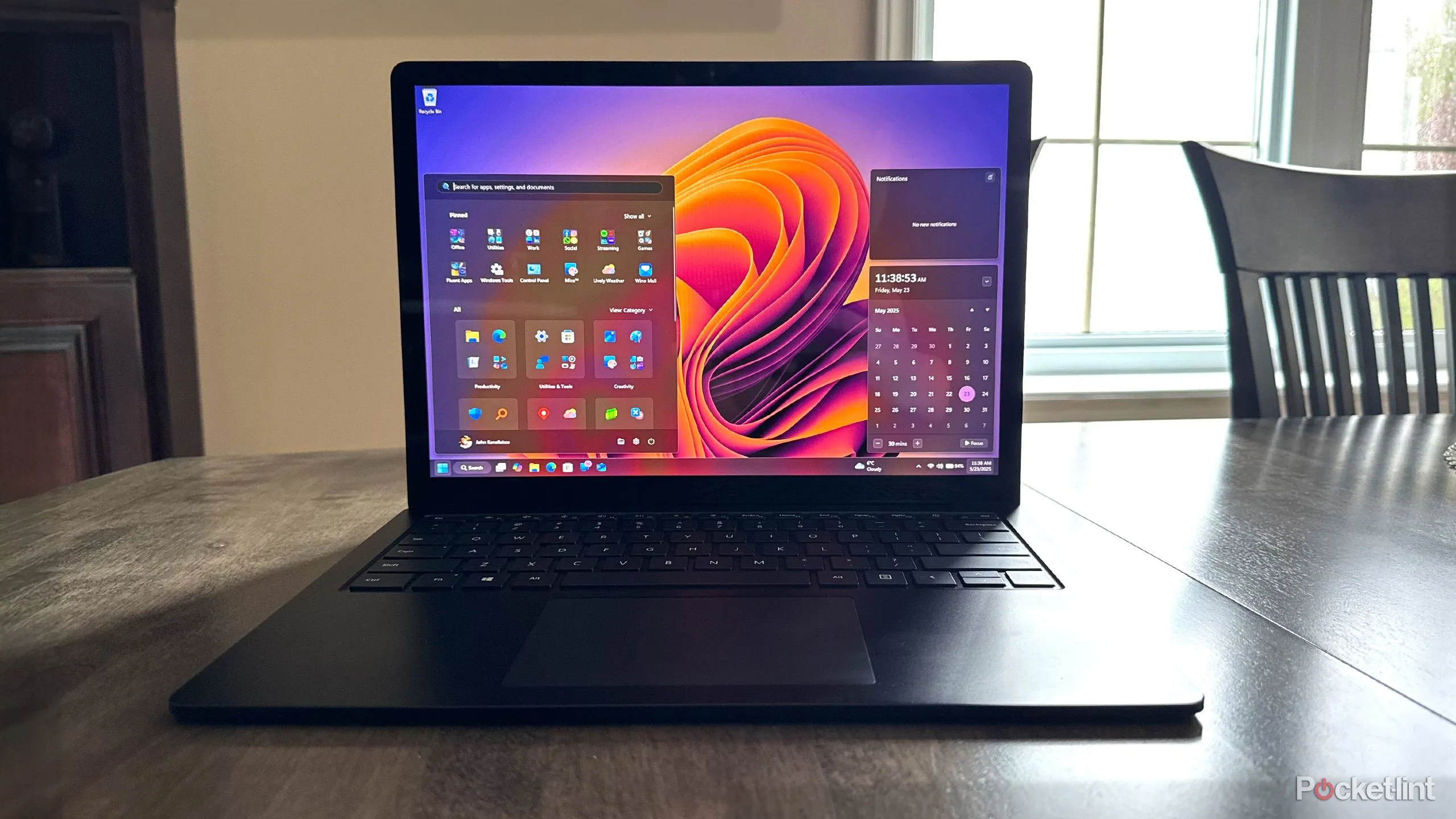 Laptop chạy Windows 11 phù hợp cho game thủ - ảnh máy tính xách tay Windows 11