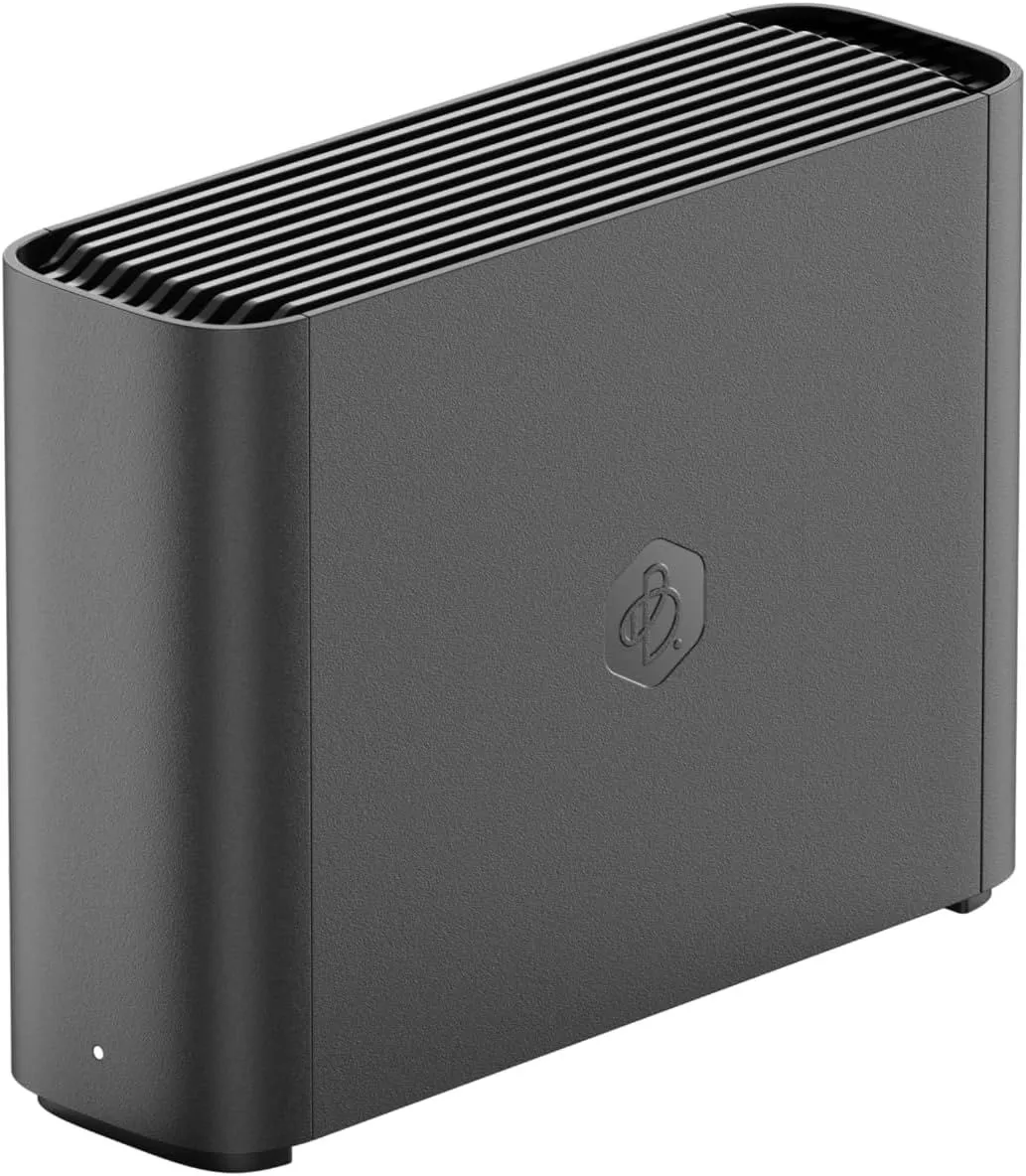 Synology BeeStation — thiết bị NAS cá nhân với ổ cứng 4TB phù hợp để bắt đầu tự lưu trữ ảnh tại nhà