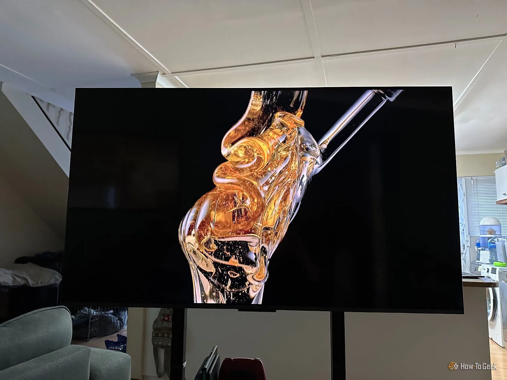 TCL C6K hiển thị video so sánh hình ảnh với OLED, demo Mini‑LED