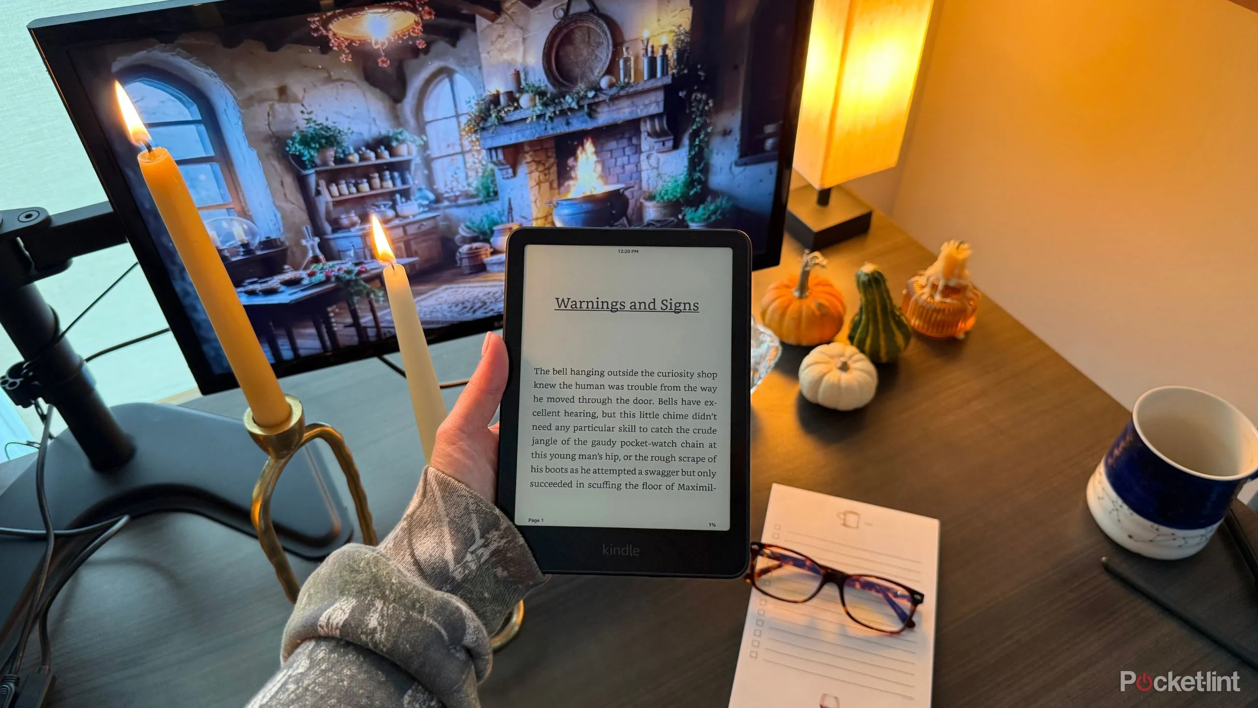 Thiết bị đọc sách mùa lễ hội, minh họa cách phân loại thể loại và lọc ebook miễn phí trên nền tảng Indie Author Collective