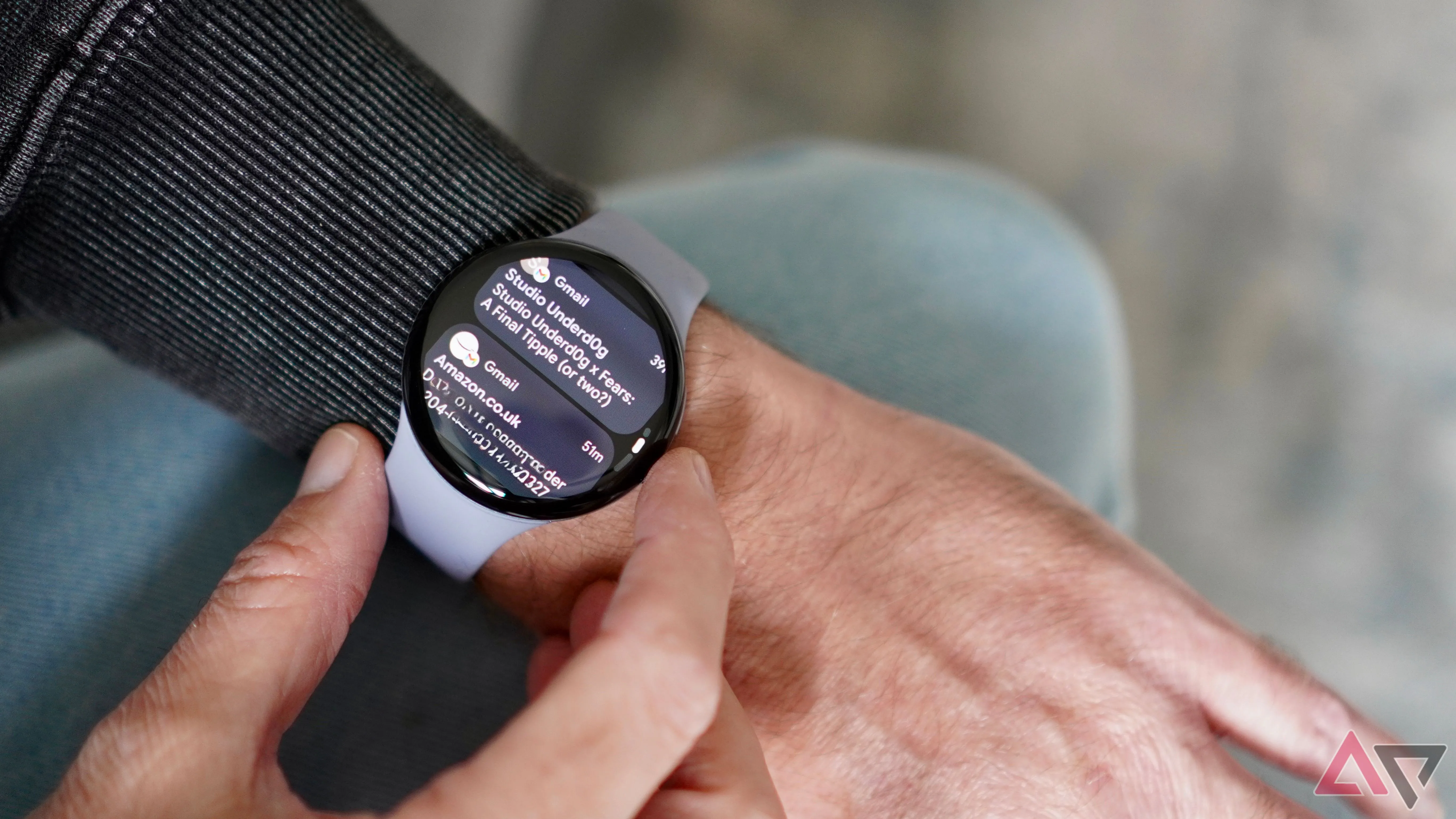 Thông báo trên màn hình đồng hồ thông minh, cảnh báo tin nhắn và cuộc gọi